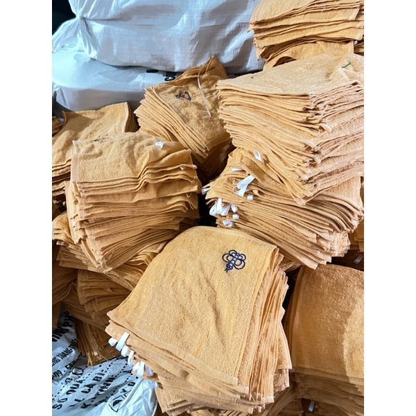 Combo  100 khăn mầm  non thêu ký hiệu khác nhau có móc treo