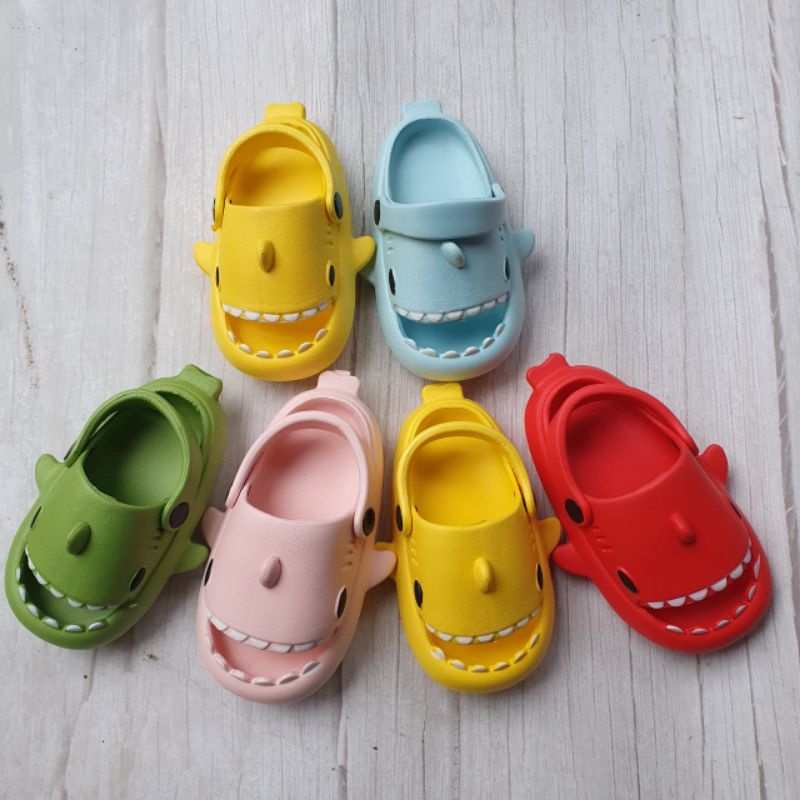 Sục nhựa baby cho bé hình cá mập
