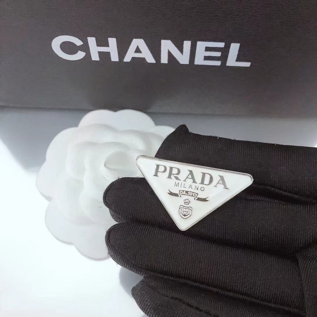 Ghim Cài Áo Kim Loại Hình Tam Giác Mới Cho Nam Nữ