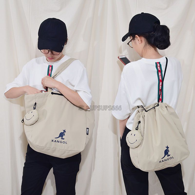 SMILEY x KANGOL SHOPPER TÚI 8009 Kangaroo SMILEY Đồng Thương Hiệu Phong Cách Hợp Tác Nhẹ Túi Đơn Giả