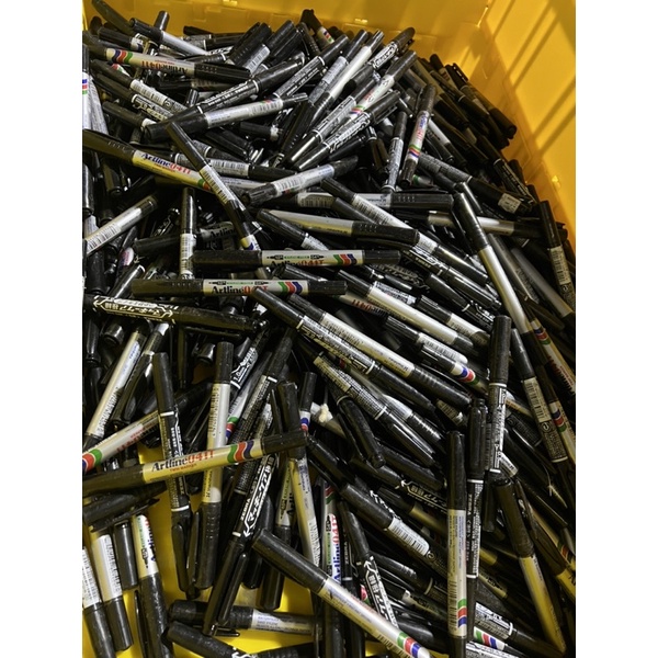 Combo 10 cái bút dạ bãi mực không xoá được