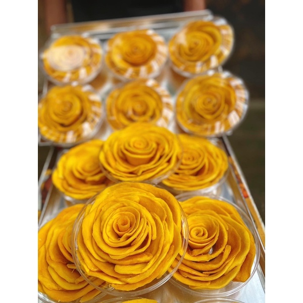 Xoài sấy dẻo xếp hoa