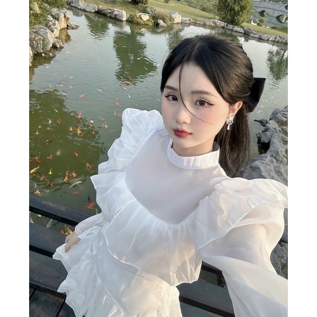 ĐẦM NHÚN NGỰC XẺ