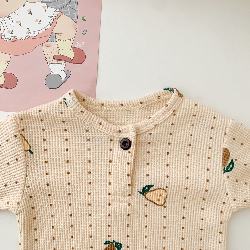 Set áo liền quần tay dài + mũ đội họa tiết quả lê cho bé sơ sinh