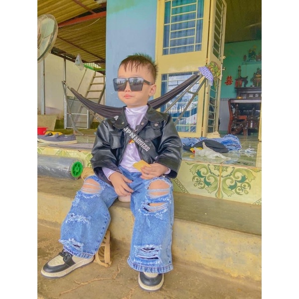 Quần jeans suông cho bé