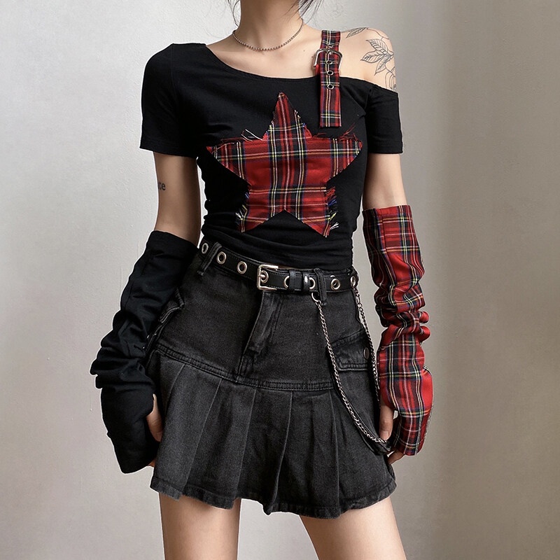 Set trang phục WEIRD PUSS áo kiểu hở một bên vai và chân váy phối họa tiết kẻ sọc ca rô thời trang dành cho nữ