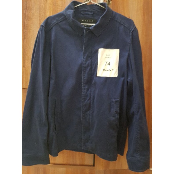 áo jacket ZARA màu tím than, mặc nhìn sang lắm, pass lại do áo k vừa, áo fit cho các bạn từ m70-m75