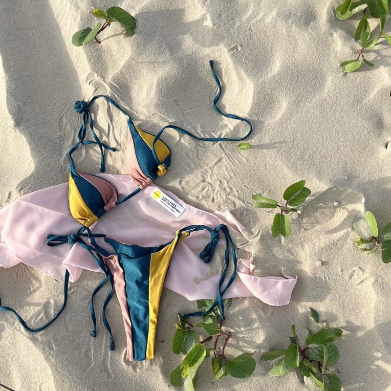 Bikini tam giác phối ba màu