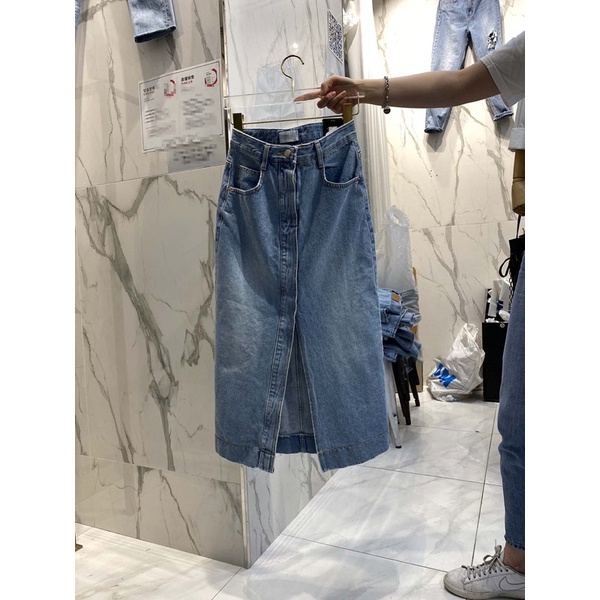 Chân váy bò midi xẻ dọc thân trước