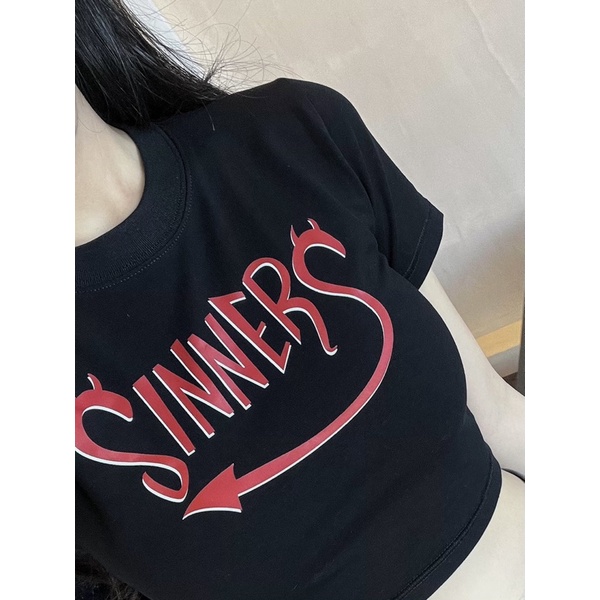 Áo croptop chữ đỏ