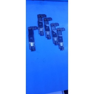 Xác main trên iphone 13 thiếu cpu ổ cứng.