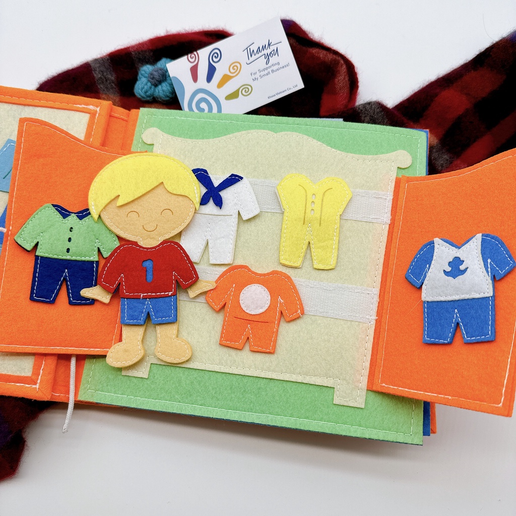 Sách Vải Một Ngày Của Bé - Phiên Bản Bé Trai - Búp bê thay quần áo - Quà Tặng Đồ Chơi Cho Bé