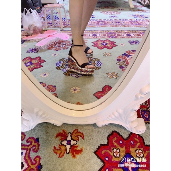 Giày đế cao hoạ tiết Boho