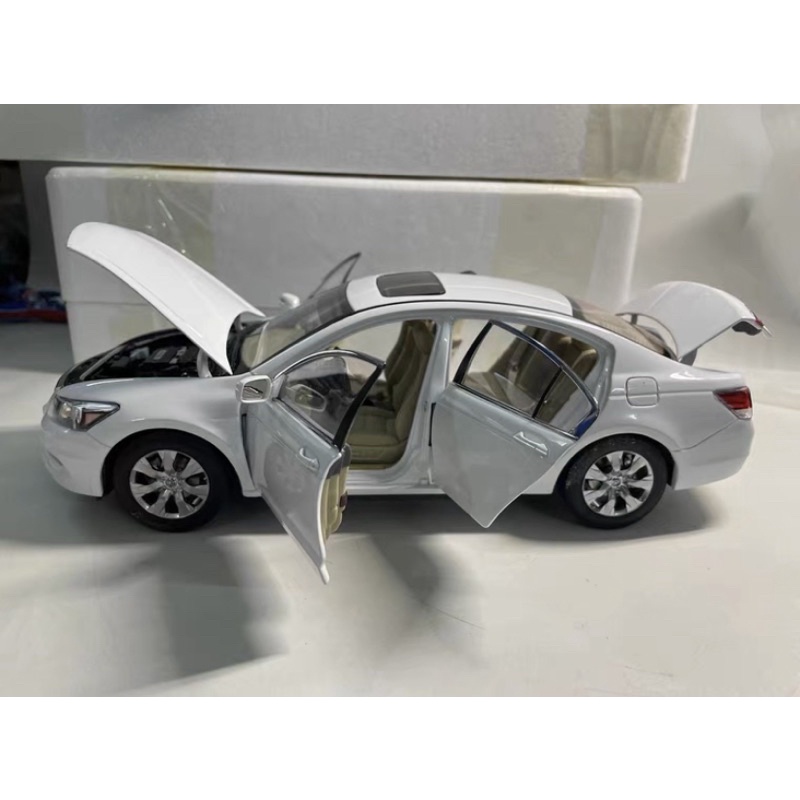 Mô hình xe Honda Accord 2010 tỉ lệ 1:18