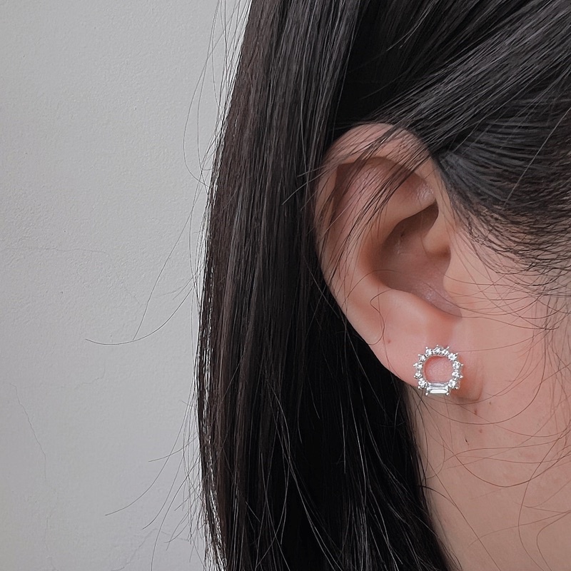 Khuyên tròn đá lồng hình vuông