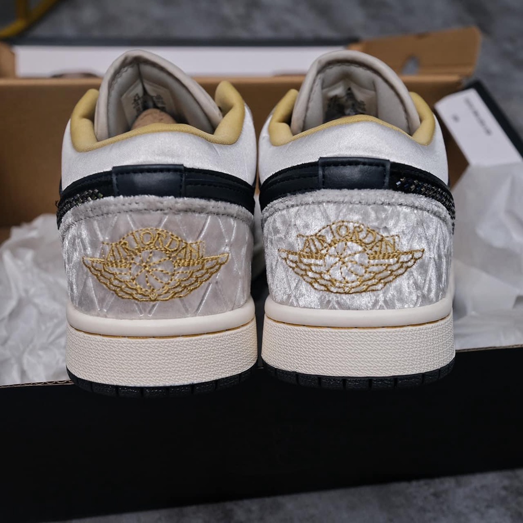 Giày Air Jordan 1 Low Beaded Swoosh Đính Đá S.Cấp