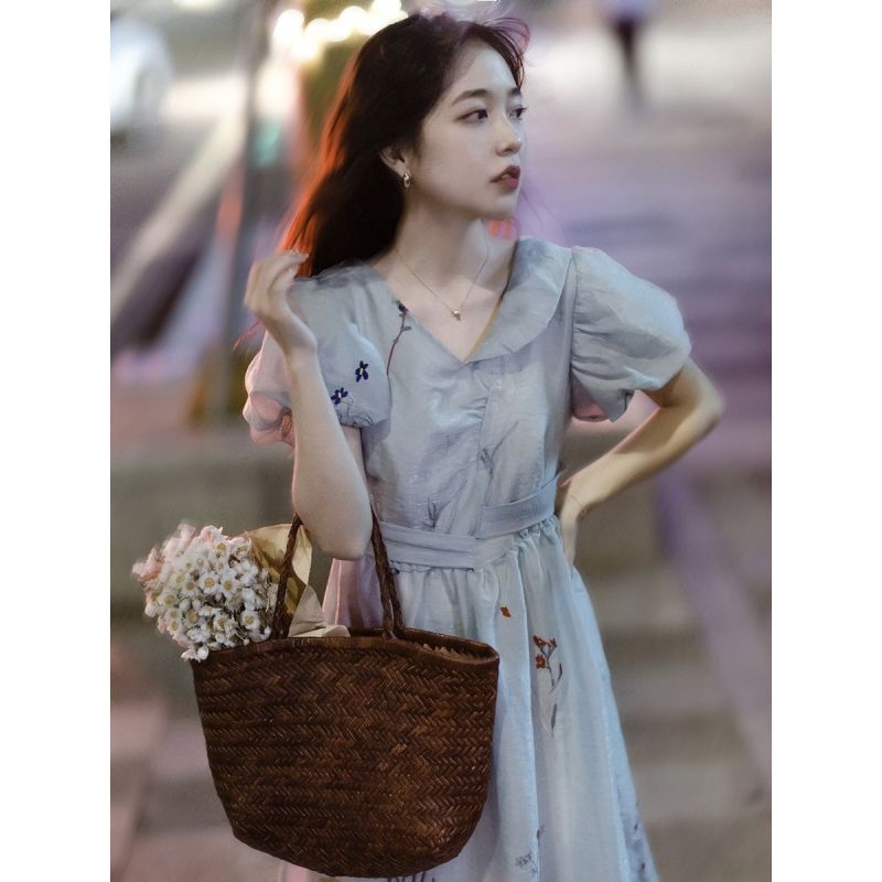 Đầm midi  Lửng Tay Ngắn Thêu Hoa Nhỏ Màu Xanh Dương Thời Trang Mùa Hè 2023