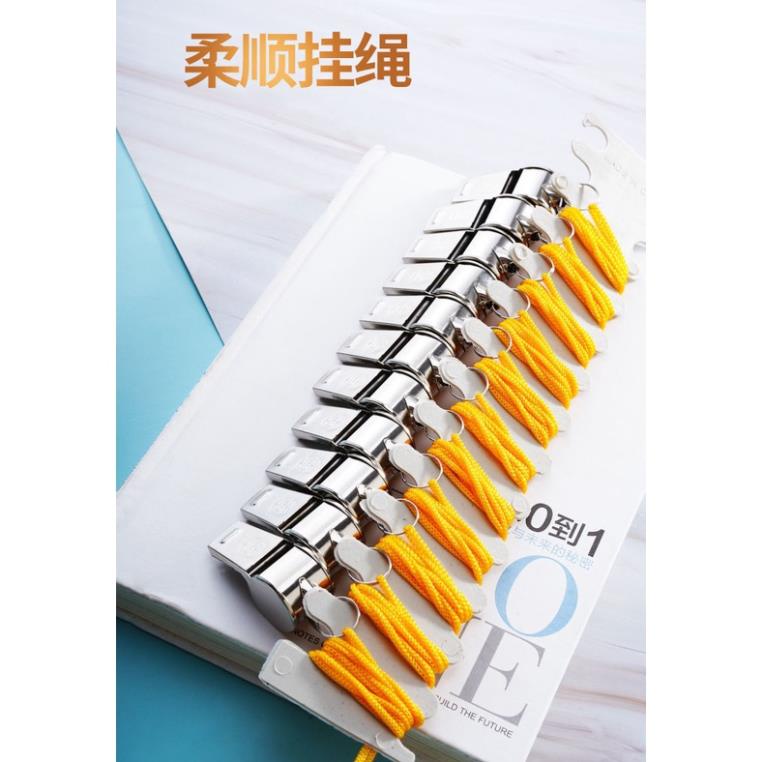 Còi Sắt Thể Thao Có Dây Buộc