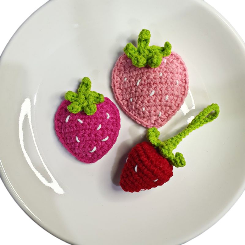 PIN CÀI, MÓC KHÓA QUẢ DÂU TÂY BẰNG LEN HANDMADE XINH XẮN