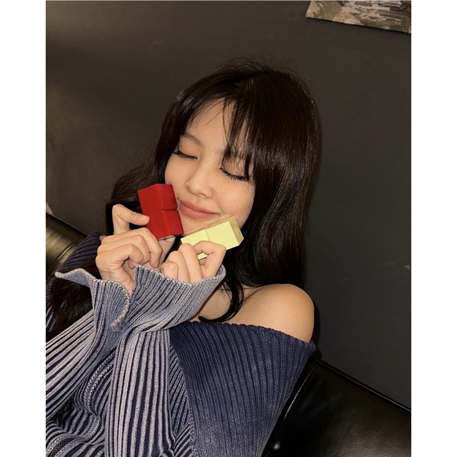 Áo kiểu trễ vai màu xanh giống Jennie Blackpink, Minnie GIDLE