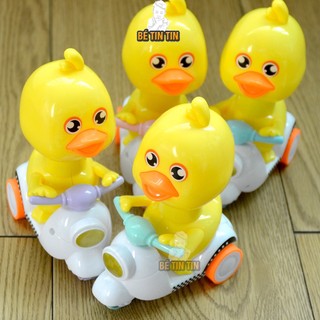 Đồ chơi vịt chạy xe máy Vespa, Vịt chạy xe máy, ấn đầu vịt là vịt chạy - Đồ Chơi TinTin