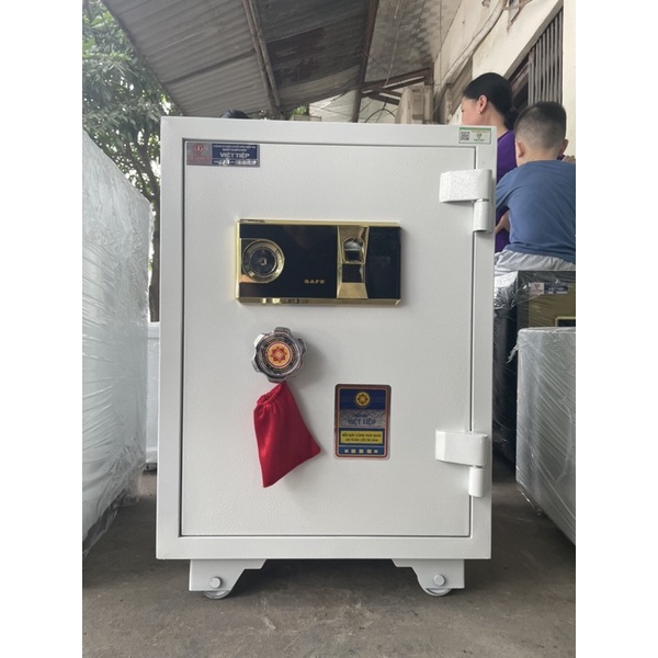 Két sắt vuông có bánh xe hàng vân tay LH 0393334652 miễn phí vận chuyển