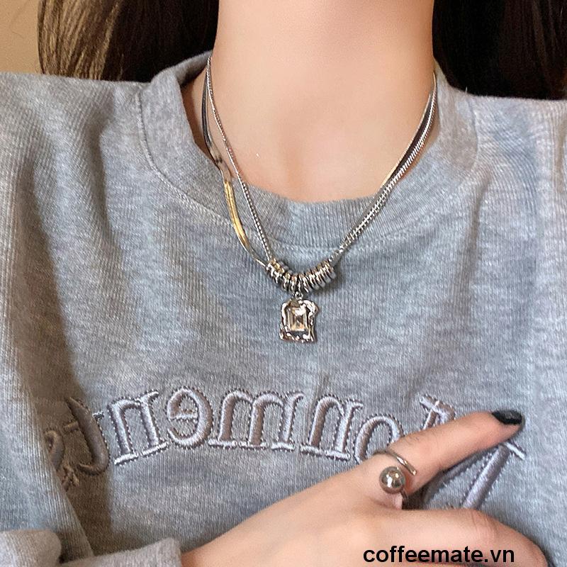 【coffeemate】⚡ Hip Hop Vuông Đính Đá Zircon 2 Lớp Vòng Cổ Nữ Thiết Kế Thu Đông Cảm Giác Áo Len Dây Chuyền