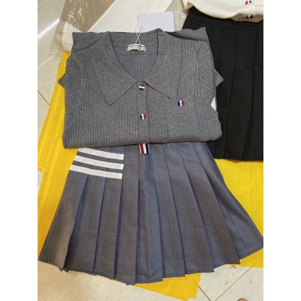 Áo thombrowne + chân váy