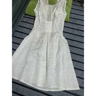 đầm  dáng xòe tay sát nách size s