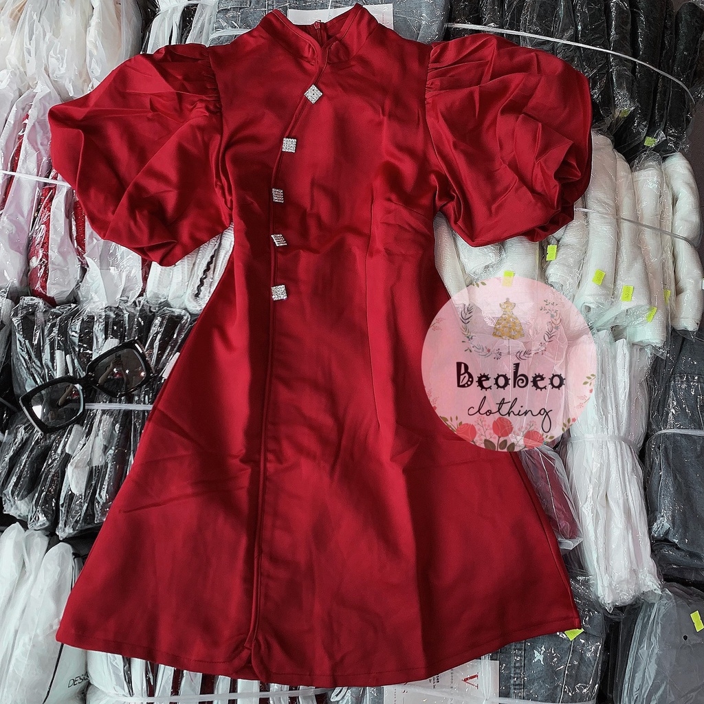 Đầm đỏ cổ tàu phối nút tay phồng dễ thương