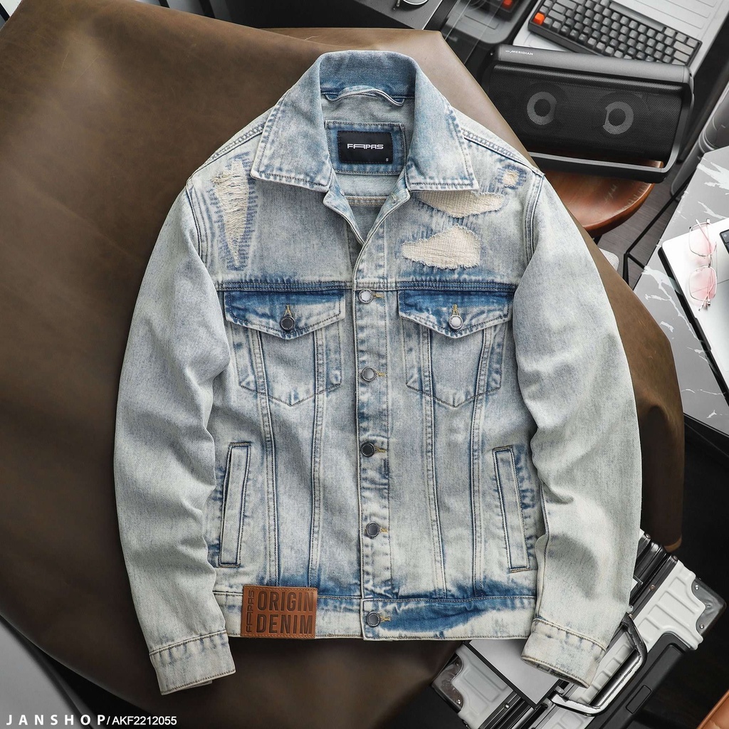 Áo khoác Denim wash style bụi bặm, cá tính, dày dặn, tạo điểm nhấn bằng những vết rách, mạnh mẽ, phong cách
