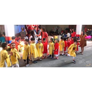 Áo dài vàng thêu thổ cẩm