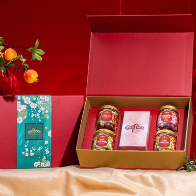 Hộp quà trung thu sang trọng và đẹp mắt cùng trọn bộ 5 sản phẩm cao cấp thương hiệu Saffron Jahan
