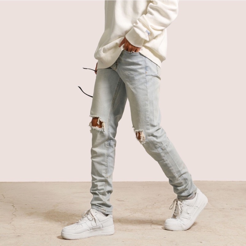 Quần jean nam màu xanh wash bụi KQ8 rách gối chất đẹp, form slimfit ôm vừa, co giãn thoải mái khi mặc.