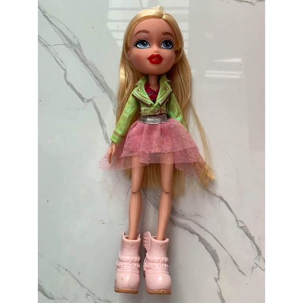 Búp bê Bratz có khớp gối
