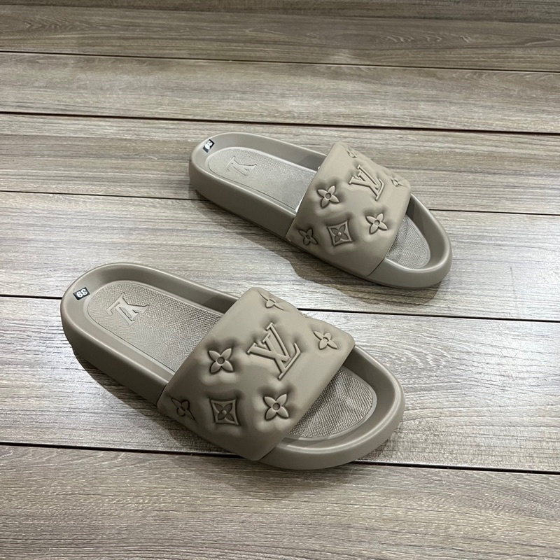 Dép lê LV cao su đúc nam 2023 phiên bản đế và quai cao cấp form gọn chân