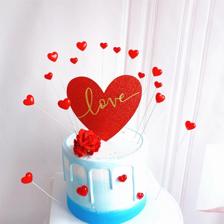 Trang trí bánh kem sinh nhật  sét cắm tim giấy đỏ tình yêu