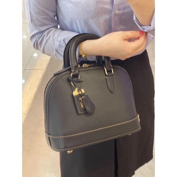 Túi xách Coach Revel dáng hến công sở