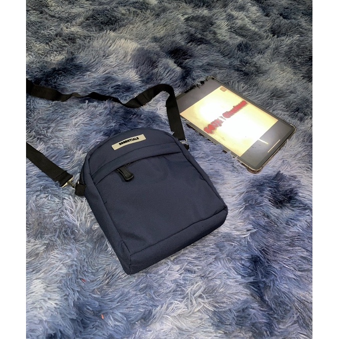 Túi đeo chéo Essentials