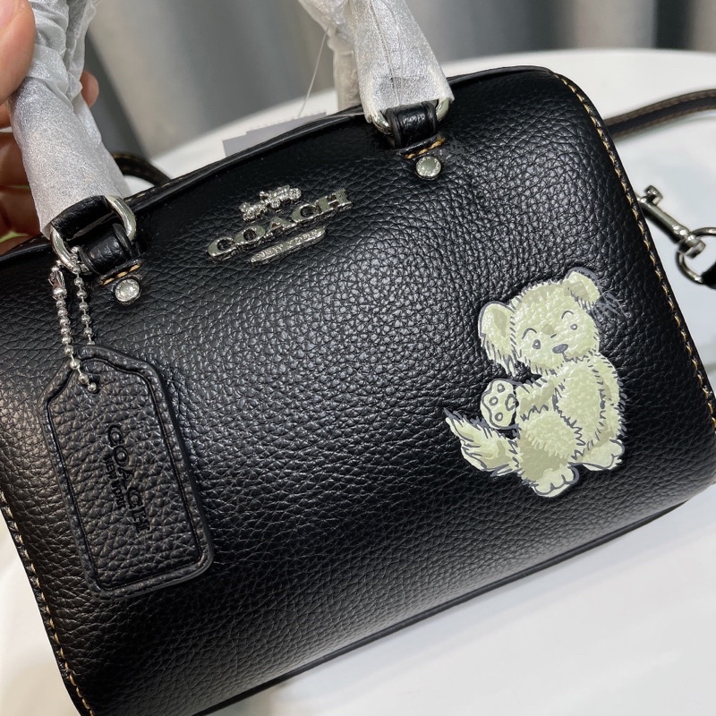 Túi đeo chéo Coach Mini Rowan Crossbody dáng trống