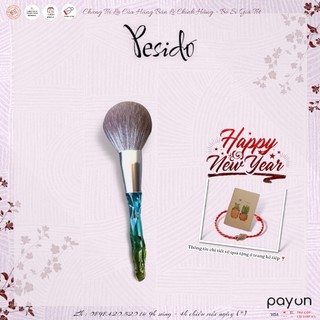 Cọ má hồng, cán cọ được làm từ pha lê với đầu cọ được làm từ lông thật mềm mịn cao cấp có bọc bảo vệ