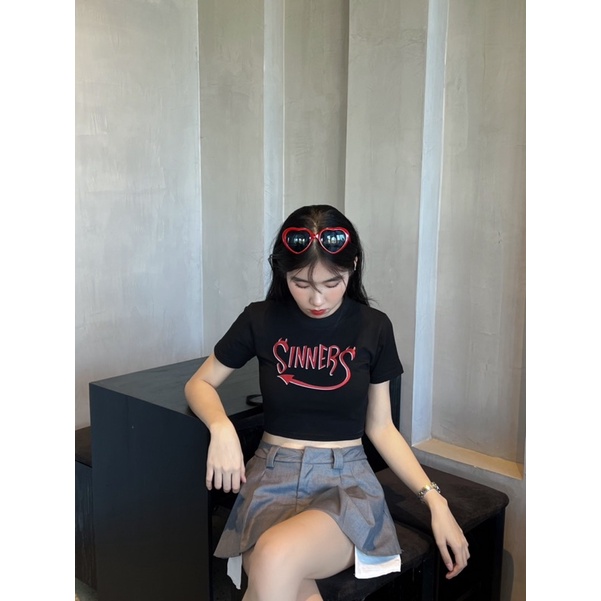 Áo croptop chữ đỏ