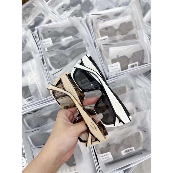 Kính pra mắt mèo