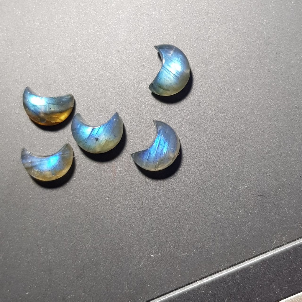 Hạt lẻ đá phong thủy Labradorite H.ắ.c nguy.ệt quang hình trăng khuyết 8mm