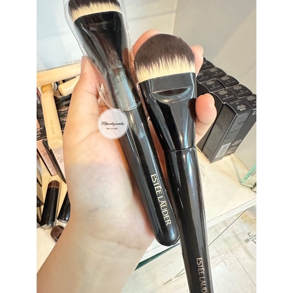 Cọ nền Estee Lauder Foundation Brush - Hàng chính hãng