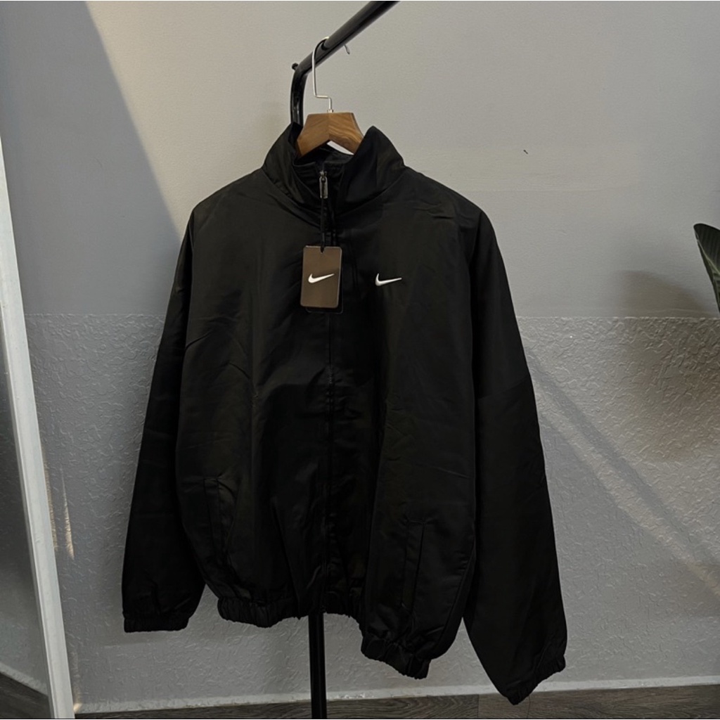 Áo khoác gió NIKE cao cấp ,dày dặn , hàng chuẩn 2 lớp , tag mác đầy đủ , i hình bên shop  ACA STORE 888