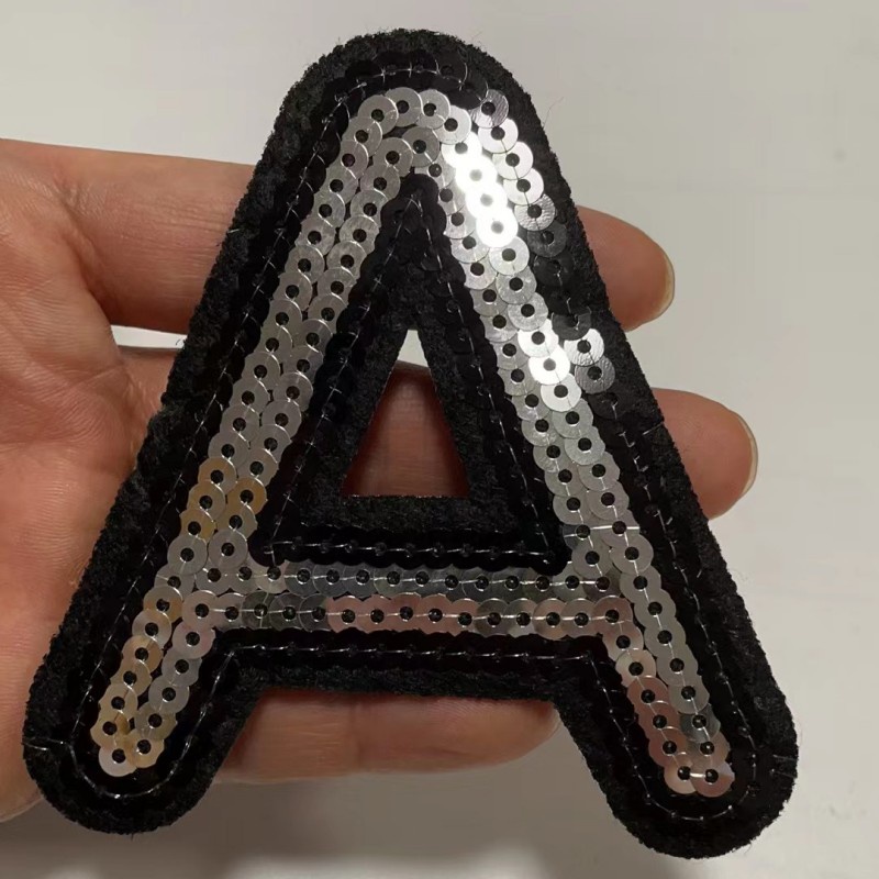 Miếng Dán Ủi Quần Áo Thêu Chữ Love Đính Kim Sa Lấp Lánh