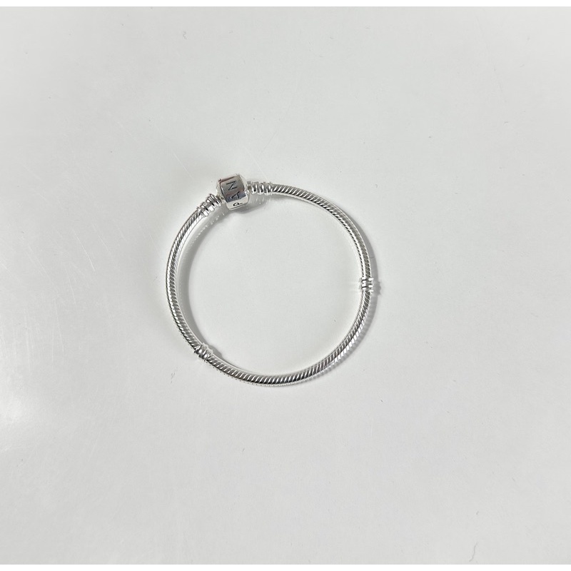 Vòng tay mềm Pandora khoá trụ