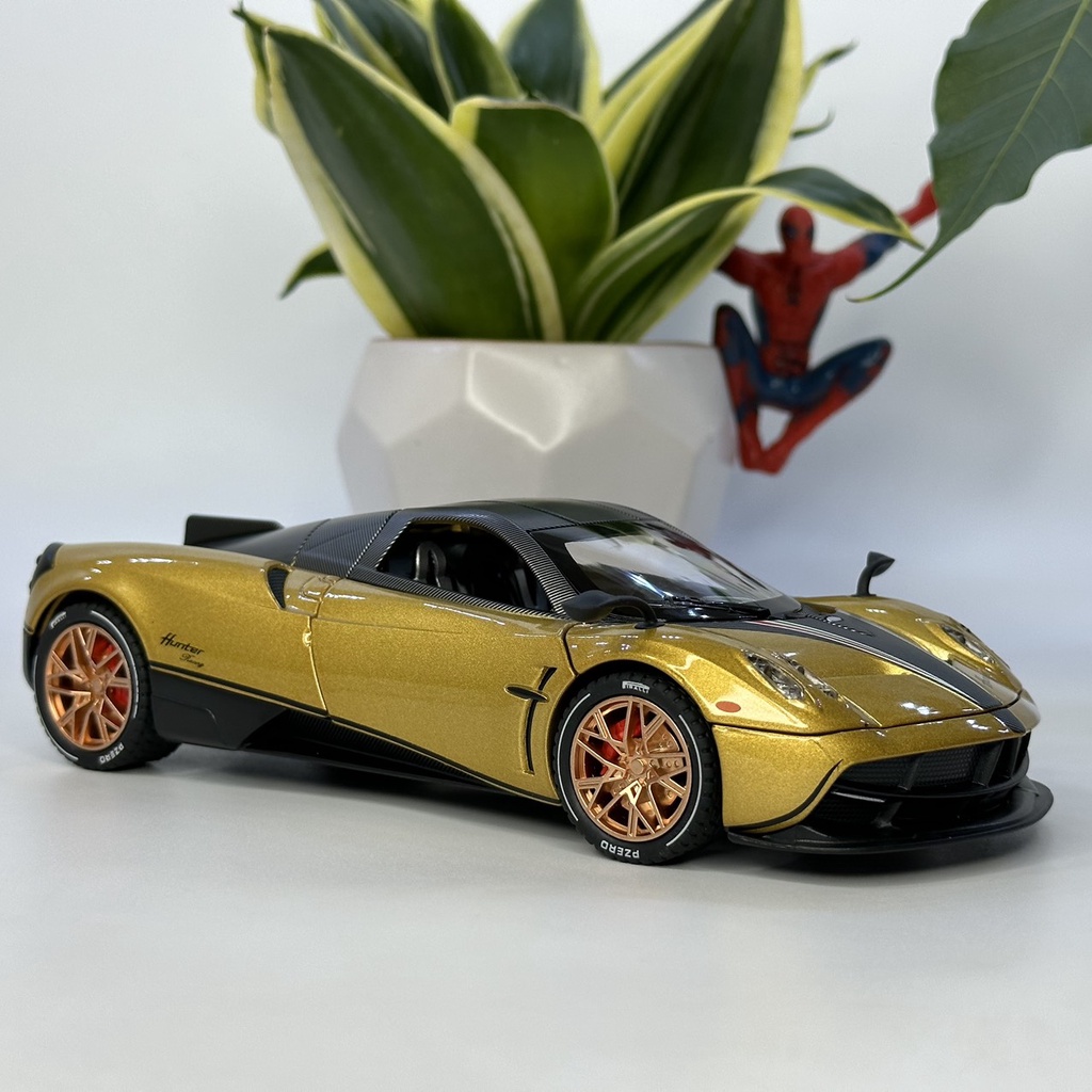 Mô hình siêu xe Pagani Huayra tỷ lệ 1:22 bằng kim loại tung đôi cánh thiên thần