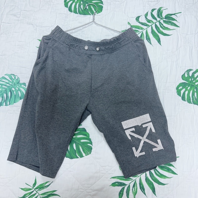 quần lửng màu xám